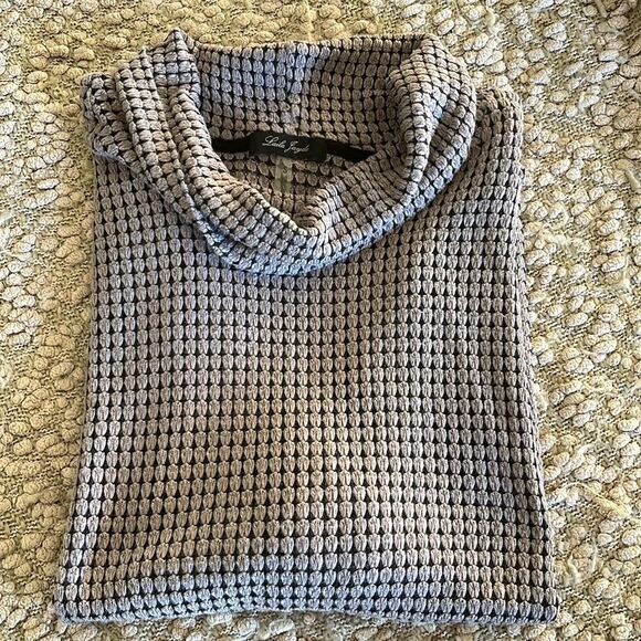 ‎LAILA JAYDE
Ralphy Cowl Neck Knit Top Size Small - Picture 2 of 7